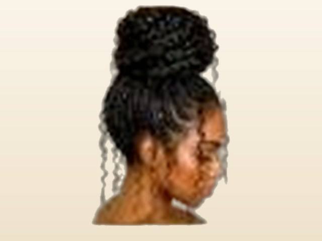 Chignon haut bouclé